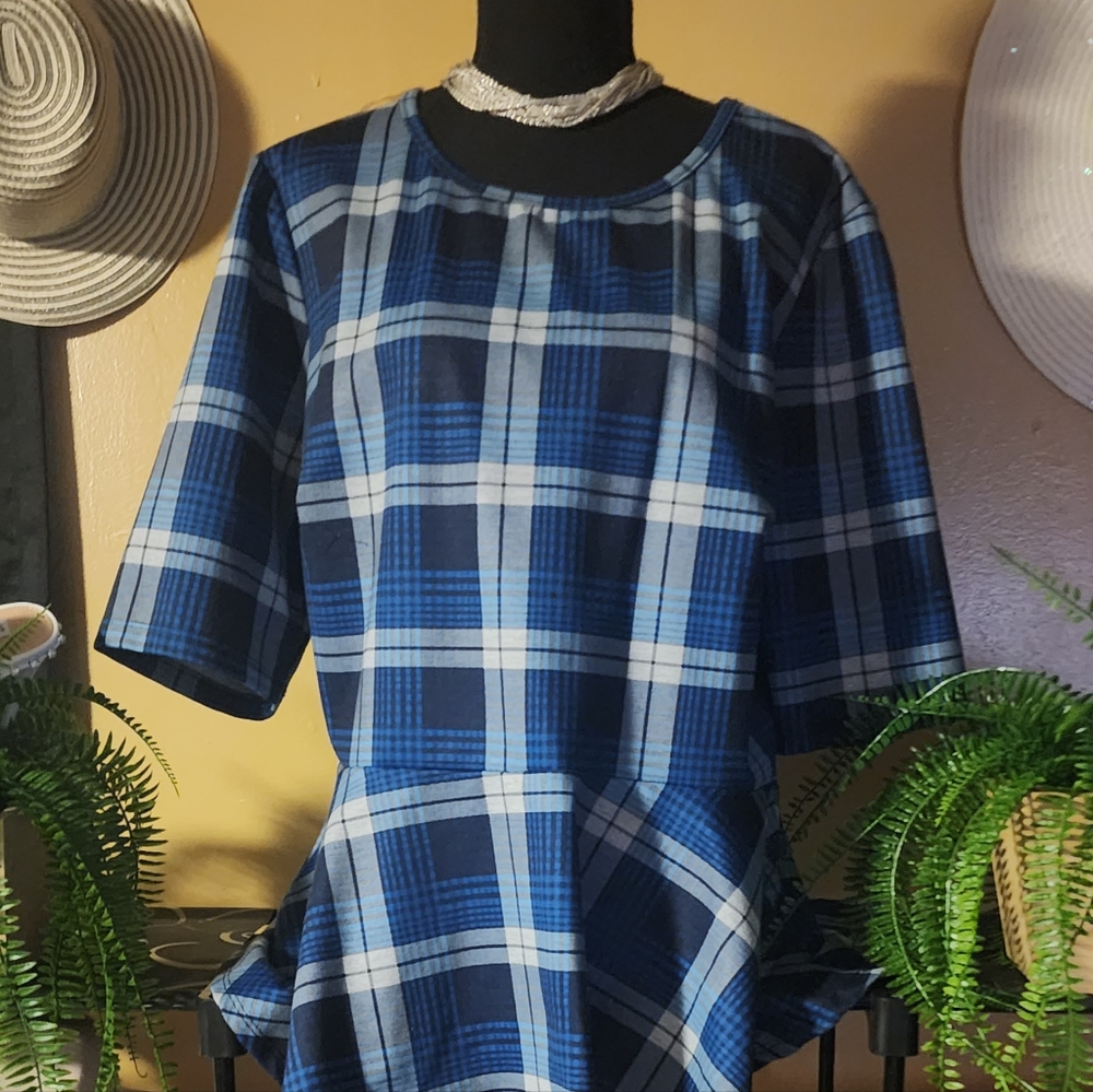 Navy/royal/white checkered 2 piece pant suit.